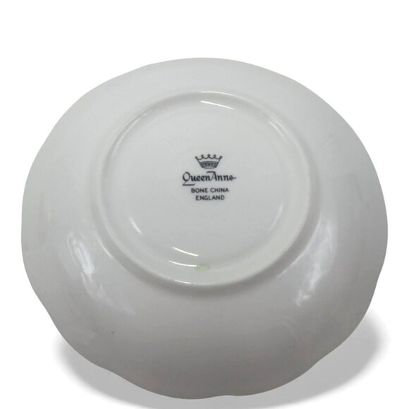 QUEEN ANNE Bone China Red White Rose Teacup and Saucer Gold Trim England Vintage - Picture 10 of 11